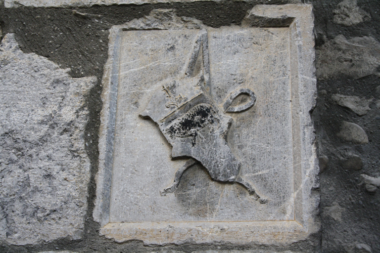 Armoiries de la ville de Colmars, chapelle des pénitents gris.