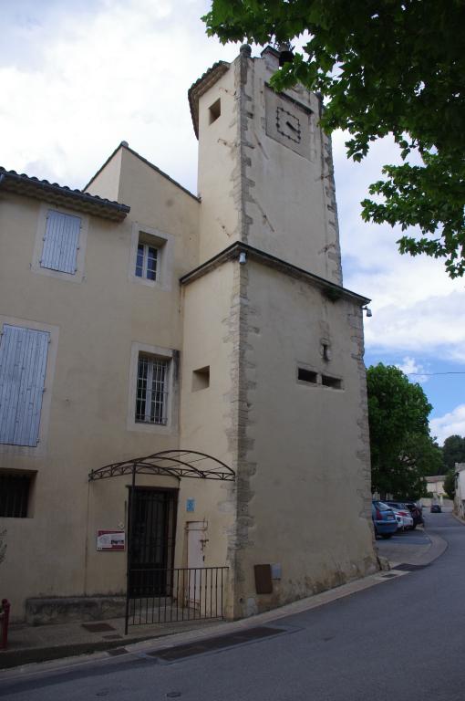 Mairie, fournil puis école, puis bureau de poste, actuellement salle d'exposition.