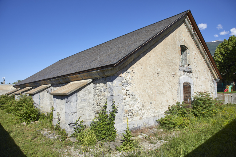 Quartier militaire Sud-Est d'Embrun, magasin à poudre O, façade d'entrée (ouest) et mur gouttereau nord