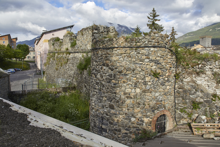 Secteur nord-ouest de l'enceinte, vue nord-ouest de la tour 34, prise de la face gauche du bastionnet 56, et courtine 34-1