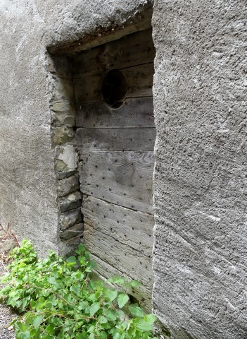 Elévation est, premier niveau. Porte de l'atelier.