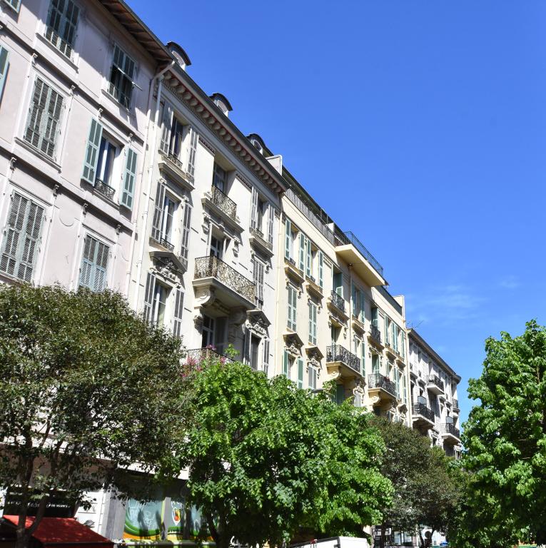 immeubles en série (série de 3) dont hôtel de voyageurs dit Hôtel Mirabeau et Vial puis Hôtel Mirabeau puis Hôtel L'Annexe