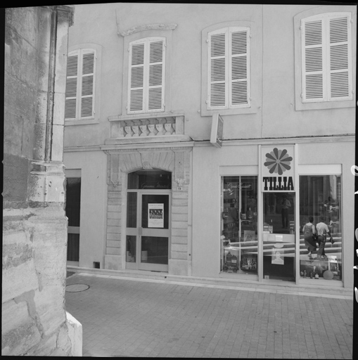 Façade nord, porte d'entrée.