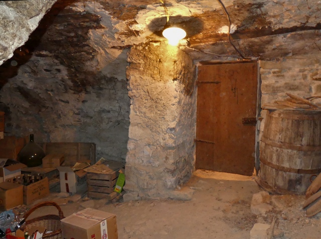 Partie nord. Etage de soubassement, cellier. Mur sud.