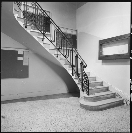 Vestibule Ab, départ de l'escalier.