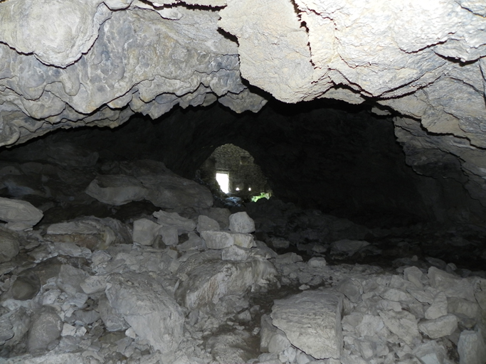 abri troglodytique dit Pertuis de Méailles ou Grotte de la Maouna