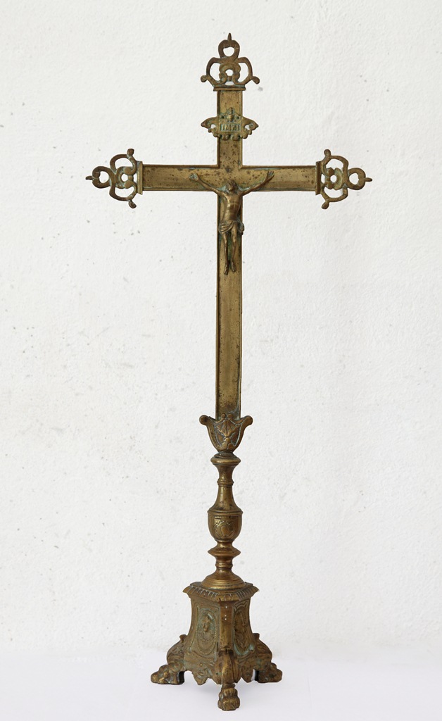 croix d'autel : Christ en croix