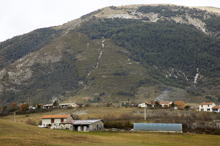 Vue de situation depuis le sud-est.