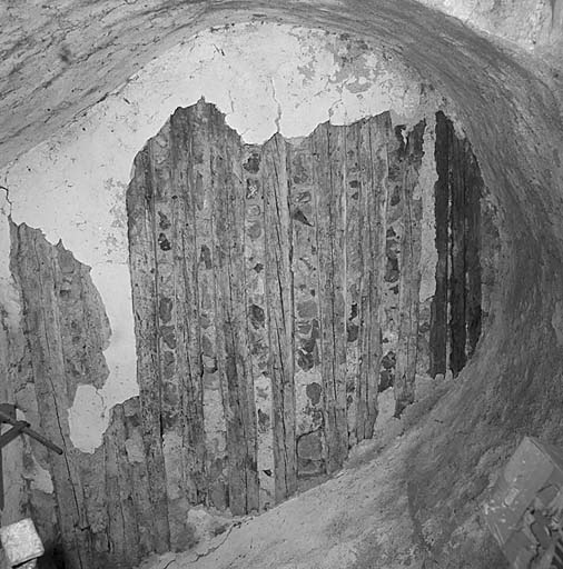 Le plafond du rez-de-chaussée de la tour.