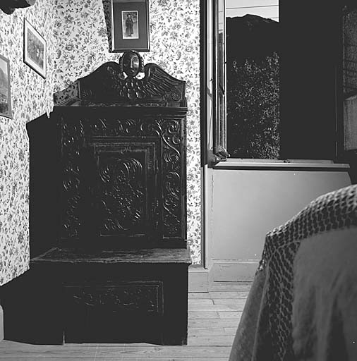 prie-Dieu (prie-Dieu à armoire et pupitre)