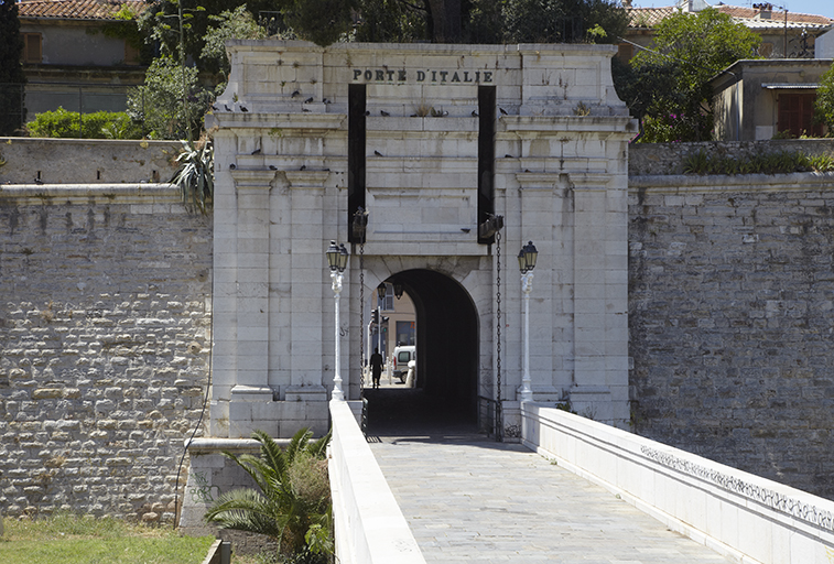 porte de ville dite porte Saint-Lazare, puis porte d'Italie