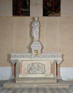 Ensemble de l'autel secondaire de saint Joseph : autel, tabernacle, gradin d'autel, deux degrés d'autel, statue de saint Joseph, trois bas-reliefs