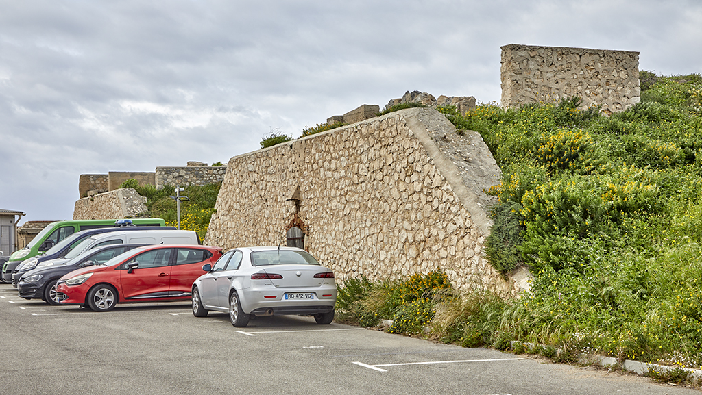 Batterie du Pharo, batterie haute, façades de deux traverses-abri 1878 
