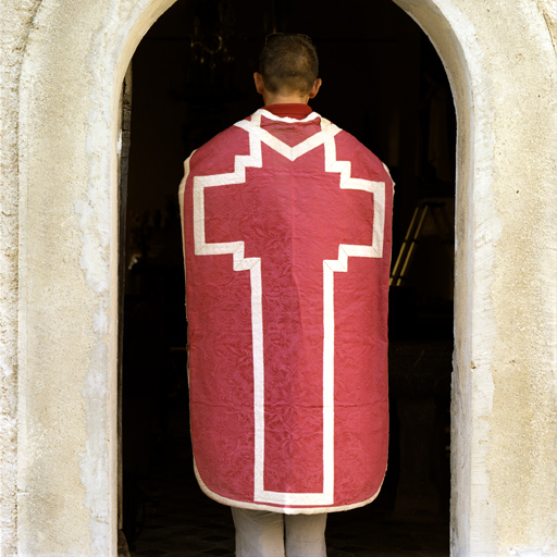 ensemble de vêtements liturgiques (N° 1) : chasuble, étole, manipule, bourse de corporal, voile de calice (ornement rouge)