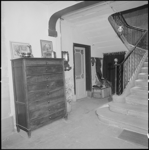 Vue du vestibule Ab vers la cage d'escalier Ac.