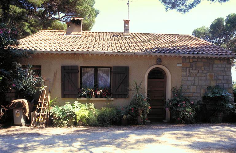 maison de gardien du tennis