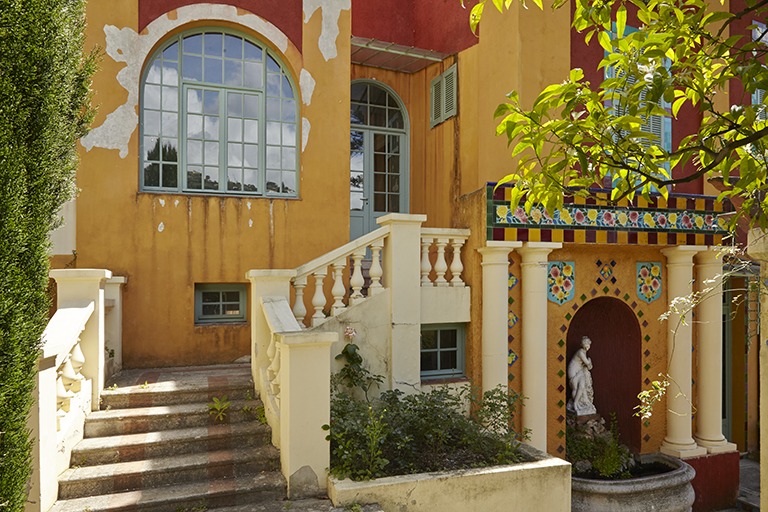 Escalier d'accès à la salle de cinéma.