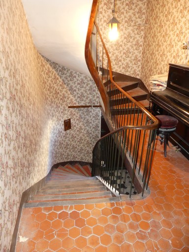 Premier étage, cage de l'escalier.