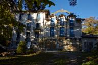 maison, puis hôtel de voyageurs dit Hostellerie Vauban, actuellement maison