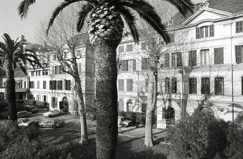 couvent de capucins, puis parfumerie Chiris, actuellement tribunal de justice, immeubles à logements, atelier municipal