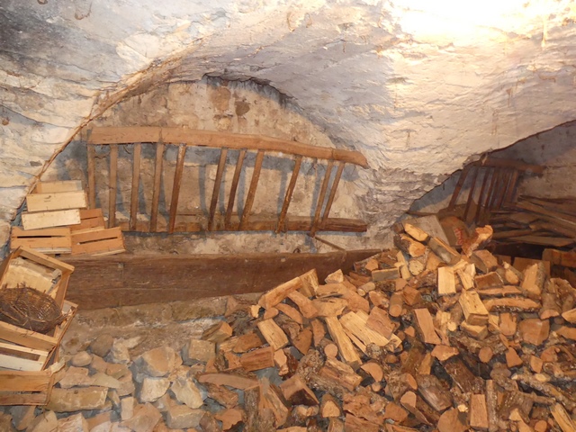 Voûte d'arêtes d'une étable-remise, entrepôt agricole au bourg.