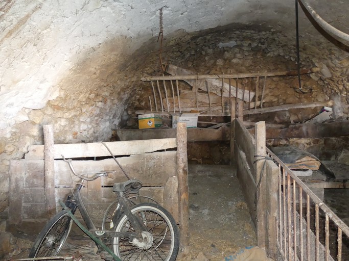 Bâtiment du logis. Etage de soubassement, étable nord. Vue de volume prise de l'est.