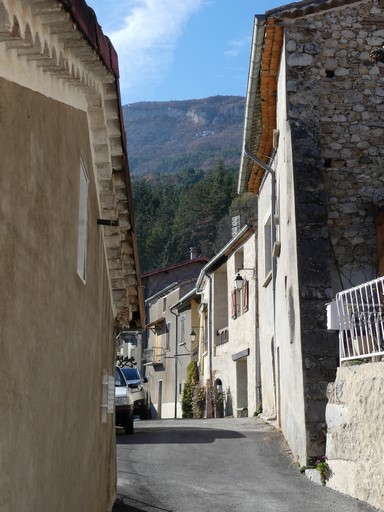 Rue Médiane.