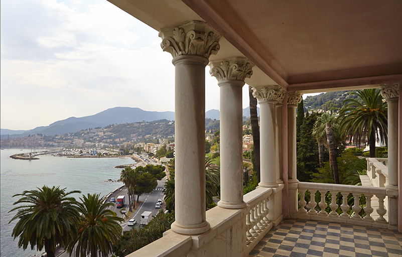 Deuxième étage. Loggia.