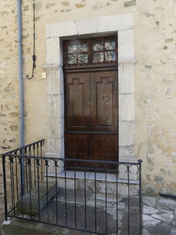 Elévation nord, deuxième niveau. Porte du logis.