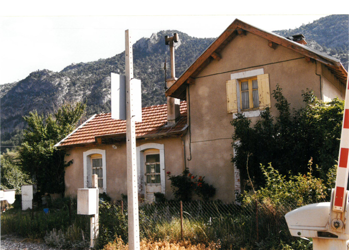 gare de Saint-Crépin, actuellement maison