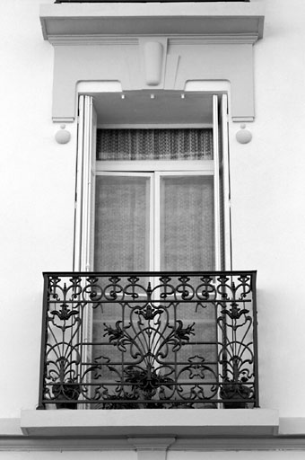 Section A5. Ilot 16. Parcelles 1439-1438. 14, avenue Nocart - 12, avenue Nocart. Parcelle 1438. Détail : balconnet à ferronnerie Art Nouveau.