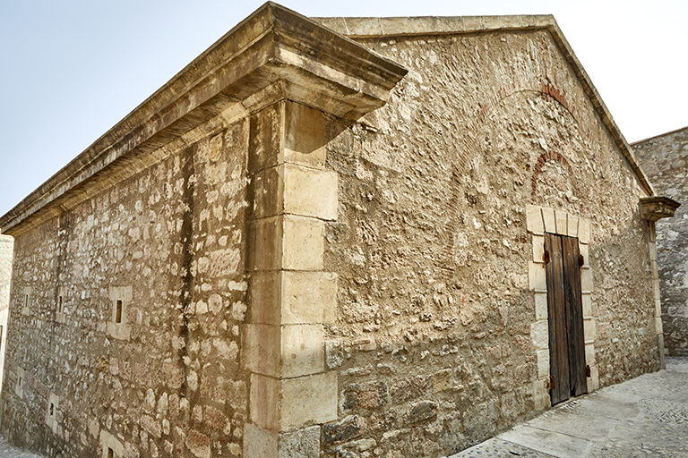 Fort St Nicolas : façade d'entrée du magasin à poudre de la demi lune de Villeroy.