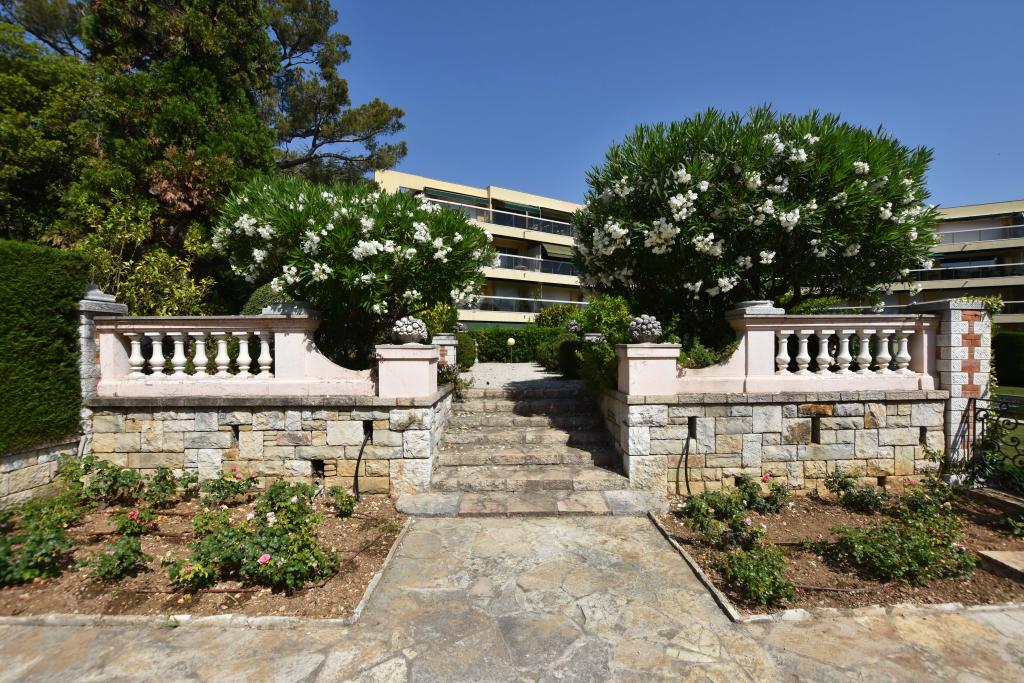 jardin d'agrément de la Villa Grimaldi dite aussi Villa Sainte-Anne, Château Sainte-Anne ou Hermitage, actuellement jardin des Résidences Château Sainte-Anne