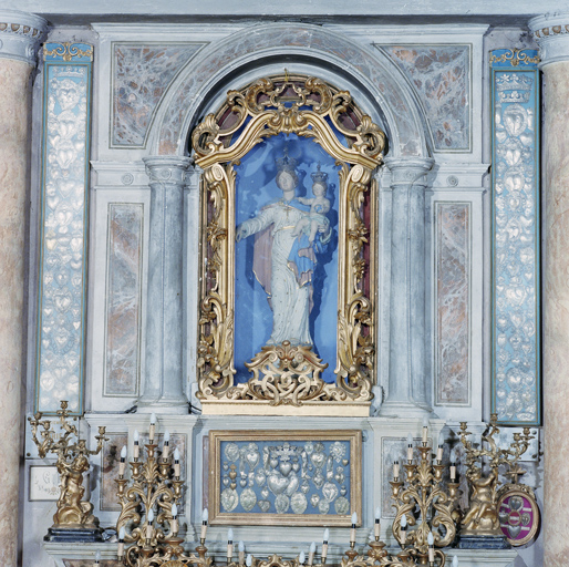 ensemble de 5 tableaux (vitrines), avec des coeurs de dévotion, des couronnes de dévotion et des ex-voto