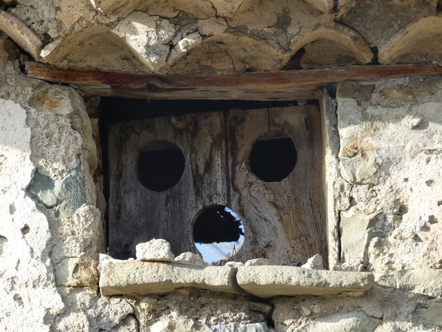 Baie de pigeonnier, « cabanon » à Pigranier.