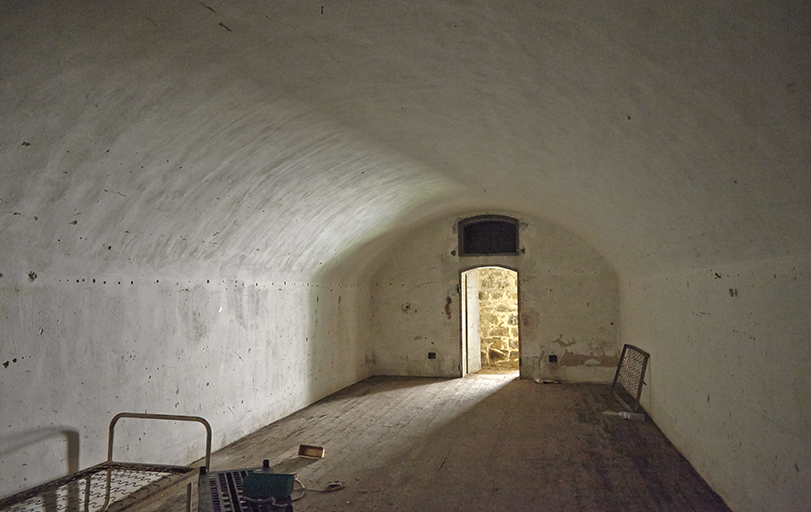 Magasin à poudre enterré, intérieur de la chambre des poudres.