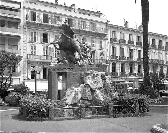 monument Leduc, fontaine