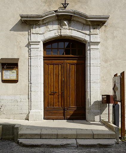 Détail de la façade ouest : porte d'entré.