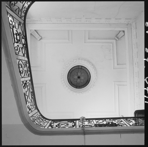 Cage d'escalier, plafond.