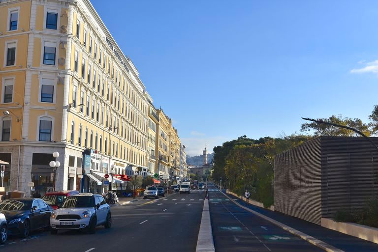 quai Saint-Jean-Baptiste, promenade des bords du Paillon, actuellement avenues Félix-Faure et Saint-Jean-Baptiste.
