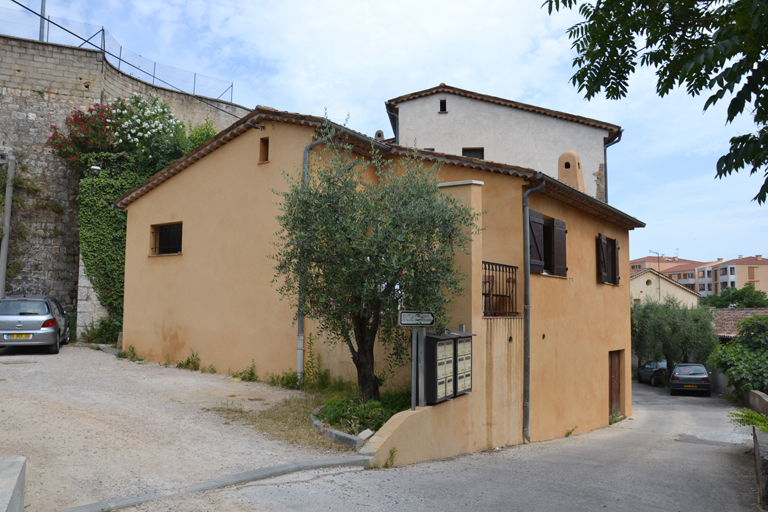 moulin à farine, à huile et à ressence, actuellement logement