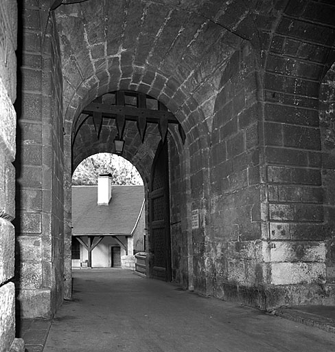 Porte de Pignerol. Pavillon G. Vue intérieure du passage d'entrée pris depuis l'intérieur de la ville. Au fond, façade du corps de garde M.