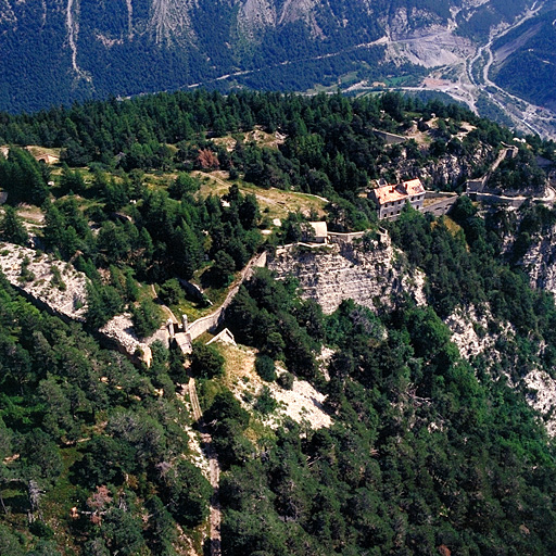 Vue aérienne prise du sud-ouest.