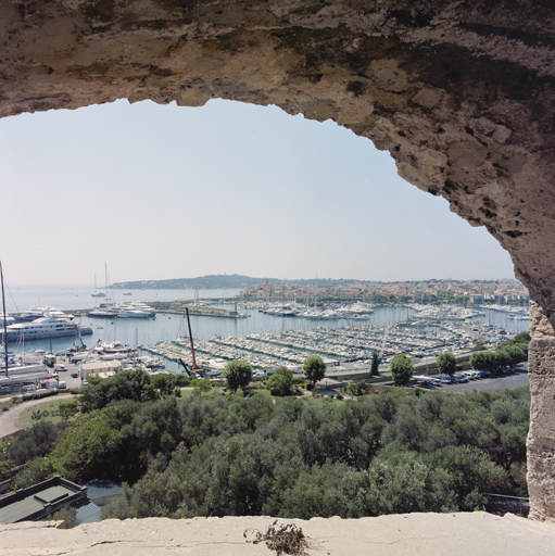 Vue en enfilade vers la vieille ville depuis le fort.