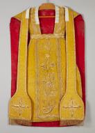 Chasuble, étole, manipule, bourse de corporal (ornement doré)