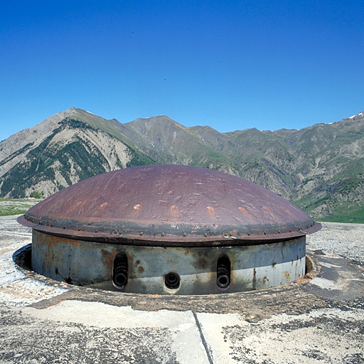 Ouvrage de Roche la Croix, tourelle de 75 en batterie.