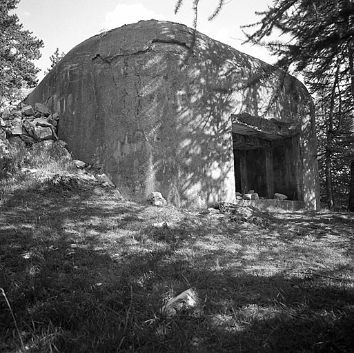 Groupe du col de l'Echelle. Blockhaus 654 bis. (Casemate de mitrailleuse).