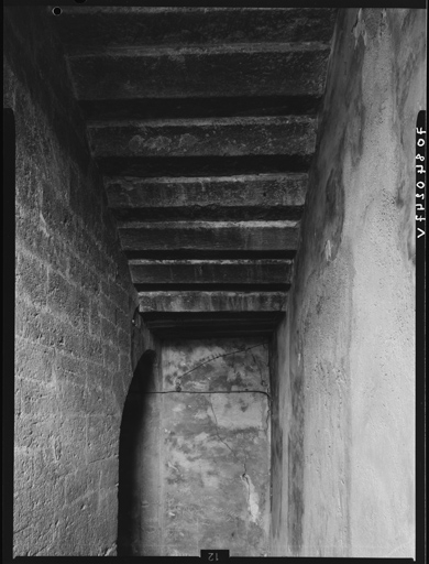 Escalier : plafond des marches de la quatrième volée.