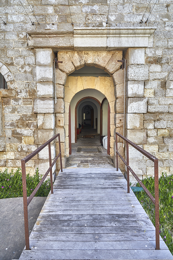 Corps de garde, détail de la porte d'entrée