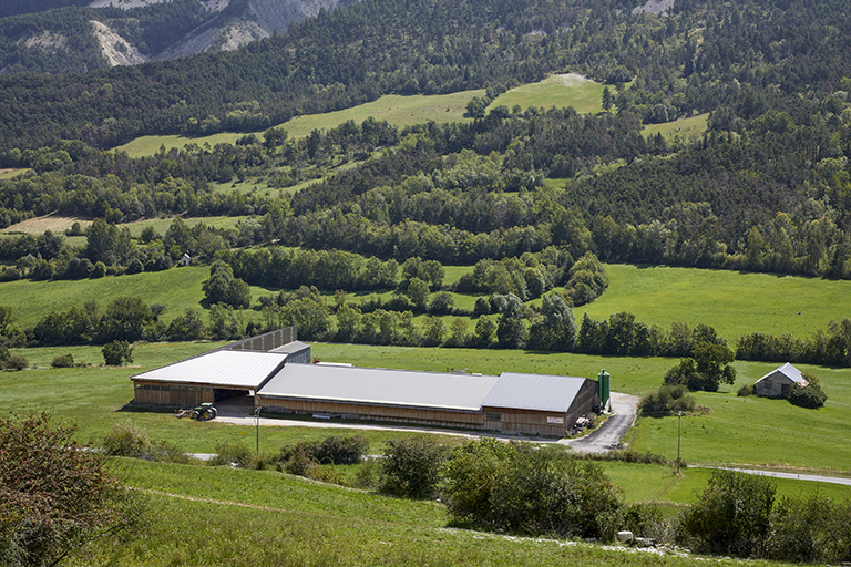 Un des très rares exemples de bergeries hors-échelle, traduisant une activité d'élevage exclusive : la bergerie Allègre vue du nord-ouest. Quartier de Pra Jourdane (parcelles ZC 284 et 286).